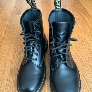 Dr. Martins Men’s size 9 (Doc Martins)